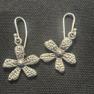 SILPADA STERLING SILVER 925 HAMMERED DAISY FLOWER EARRINGS W1155